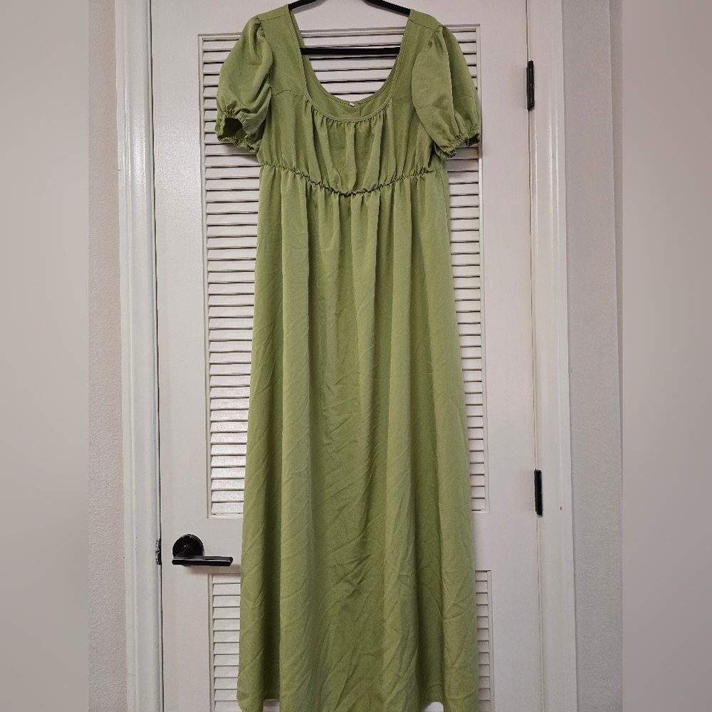 (Plus-Size) Green Short-Sleeve Maxi Dress With Faux Button Detail